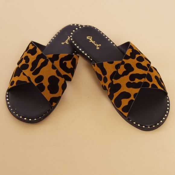 Qupid Leopard Bossy Sandals - Picture 15 of 16